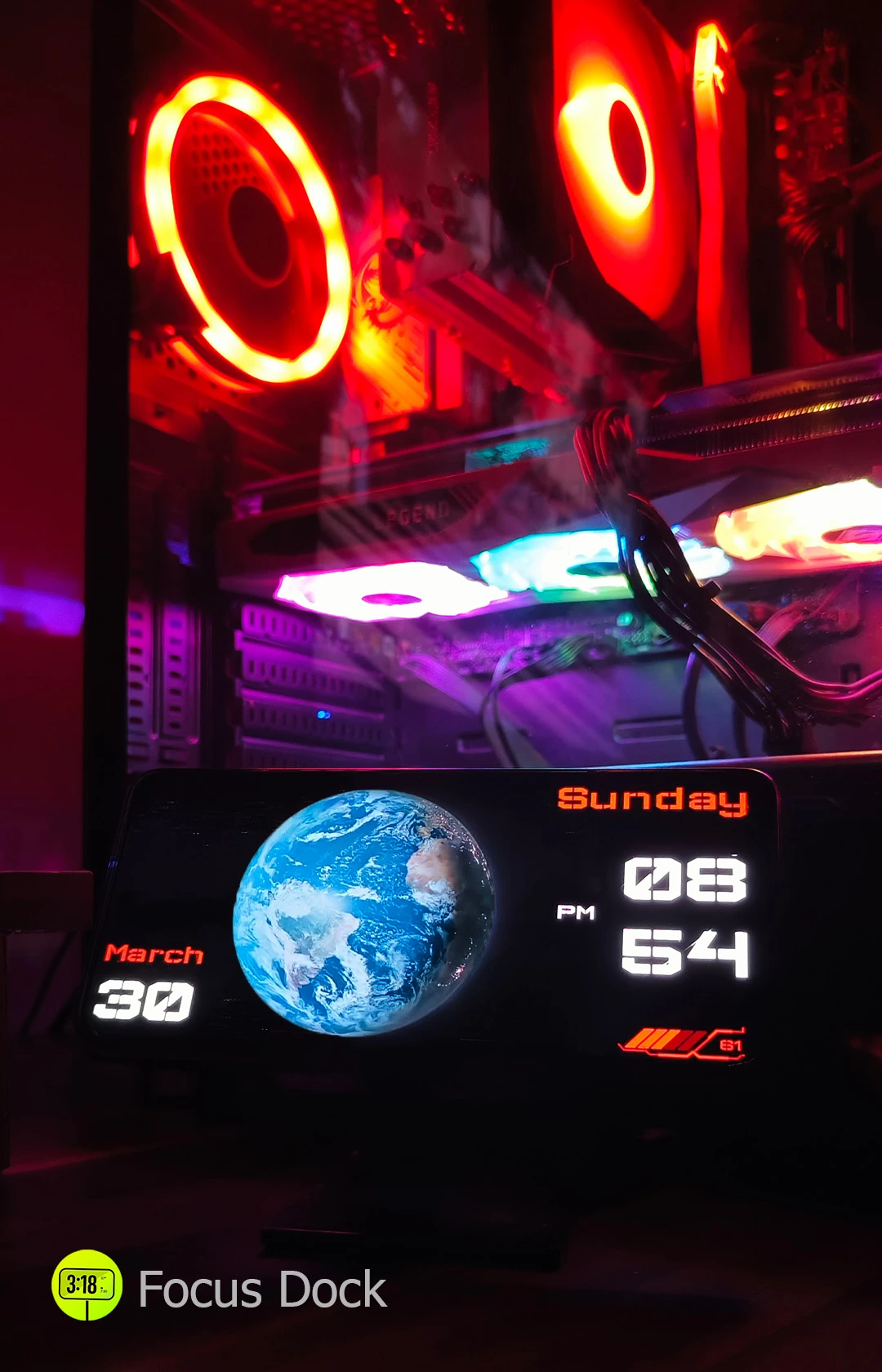 focus-dock Live Earth rotating clock Standby desk clock, Focus Dock always-on live Earth rotating clock with red pc setup