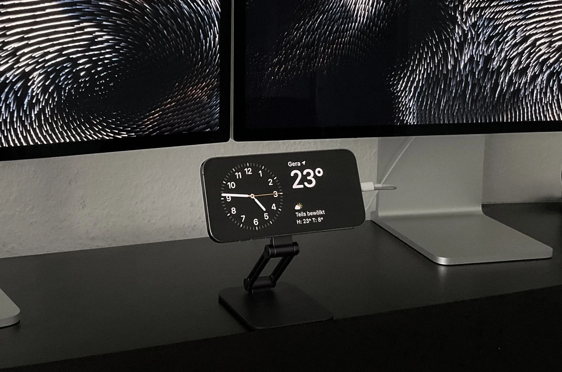 Focus dock clock & widgets with black theme Standby desk clock, Focus dock clock and widgets with black theme and black setup